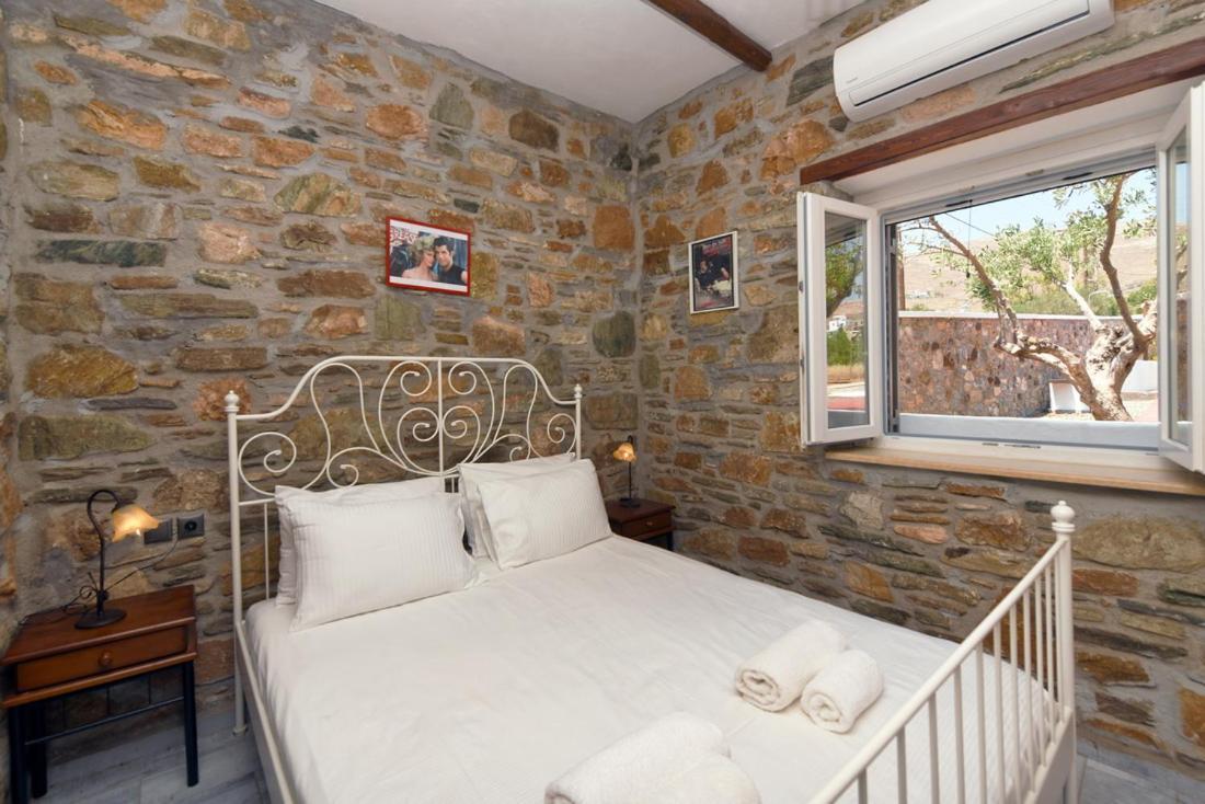 Flora'S Beach And Pool Villa In Syros Liaropá 外观 照片