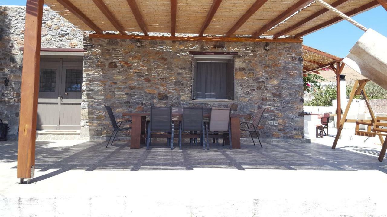 Flora'S Beach And Pool Villa In Syros Liaropá 外观 照片